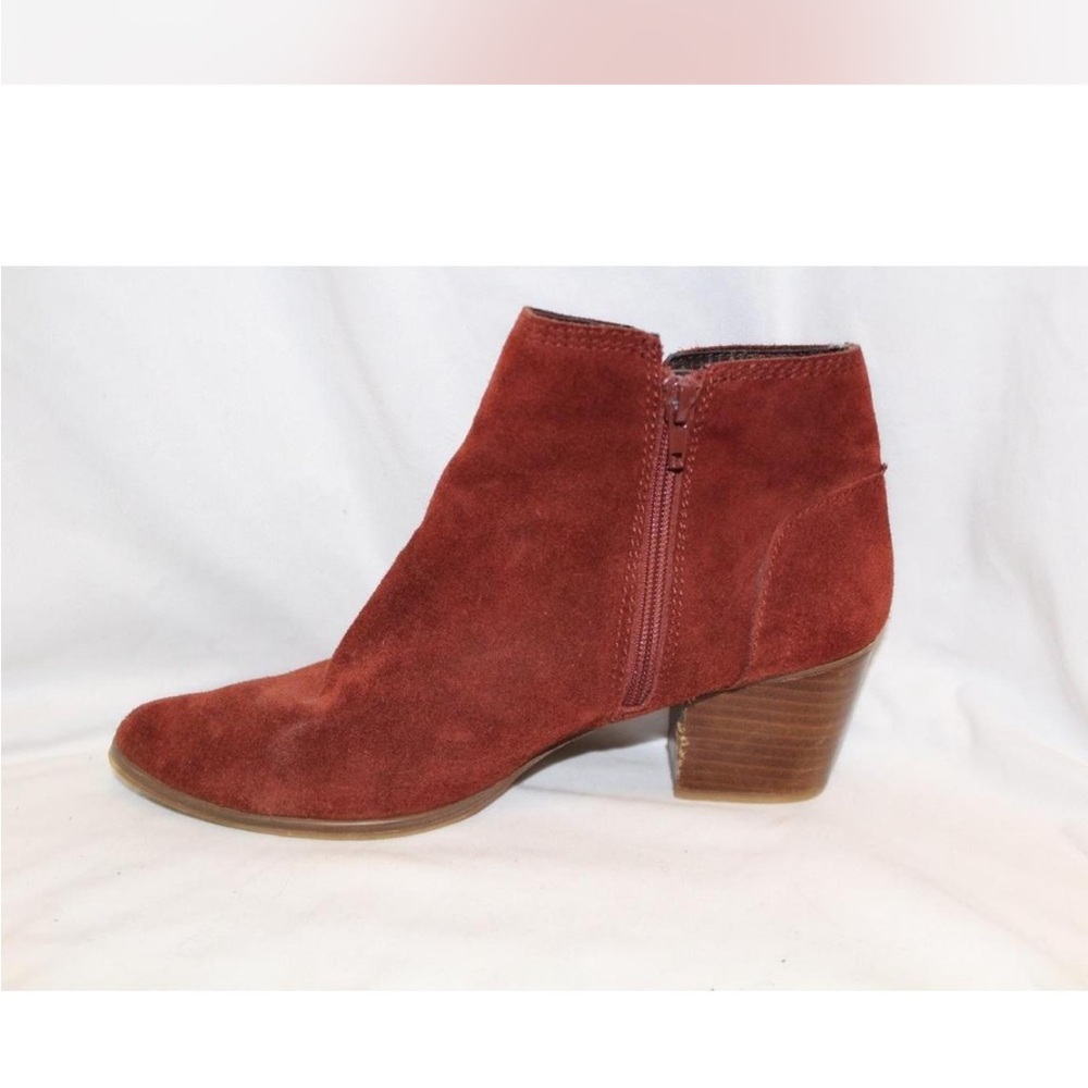 Cute red booties.